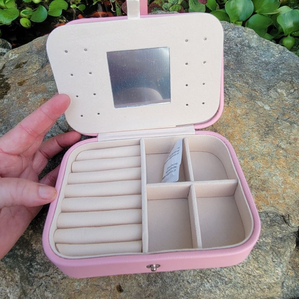 Pink Jewelry Case‎